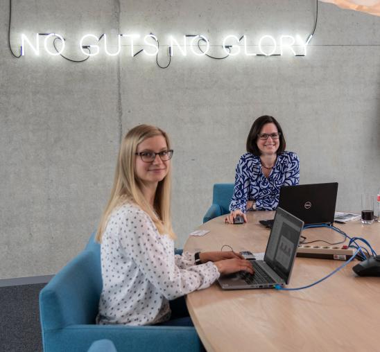 Gabriela Frank (Personalabteilung) und Maria Traub (Vertrieb Test Solutions Baumann Automation & Baumann-Pate PartnerCircle OTH Amberg-Weiden)