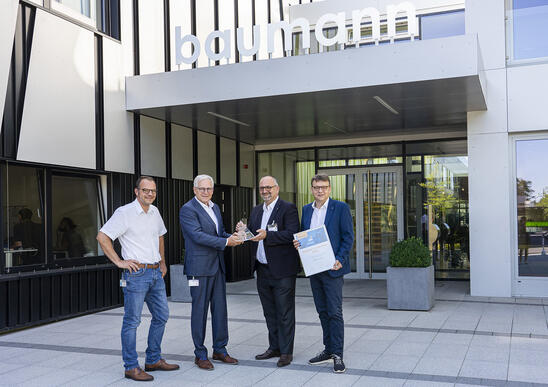 v.l.n.r.: Franz-Peter Singer (Vertrieb Baumann Automation), Karl Ebnet (Geschäftsführer Baumann Automation), Markus Wachtveitl (Director Purchasing Production Equipment Continental), Josef Summer (Gruppenleiter Vertrieb Baumann Automation)